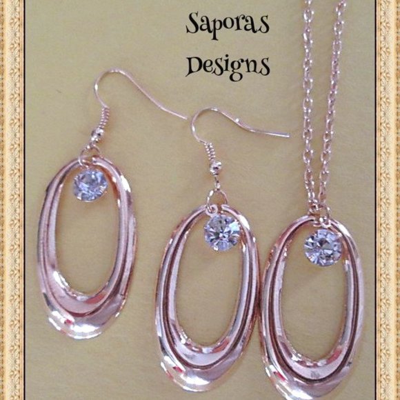 Gold Tone Oval Design Dangle Earrings & Necklace Jewelry Set With Clear Crystals - Picture 1 of 1